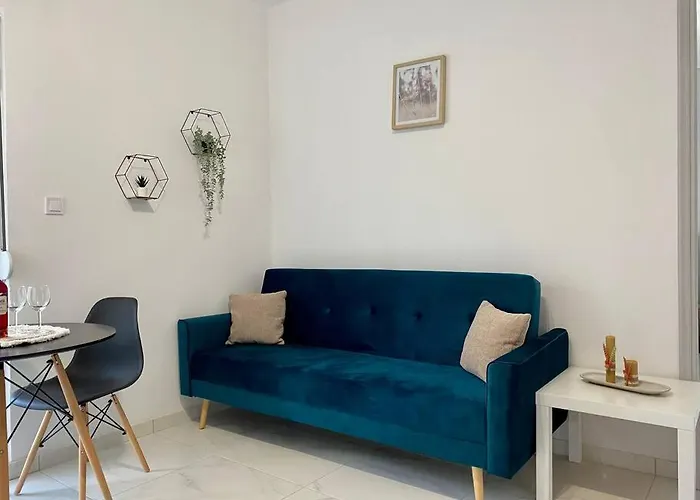 Cozy In Town, Close To The Sea - No 11