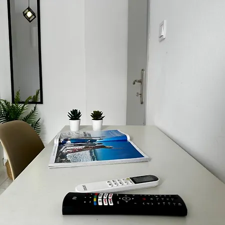Cozy & Sunny Apartment, Near The '11' 公寓 科斯镇