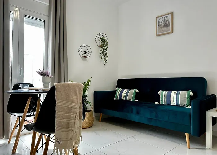 Apartment Cozy In Town, Close To The Sea - No 11 *