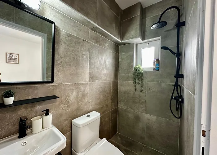 Cozy In Town, Close To The Sea - No 11 *