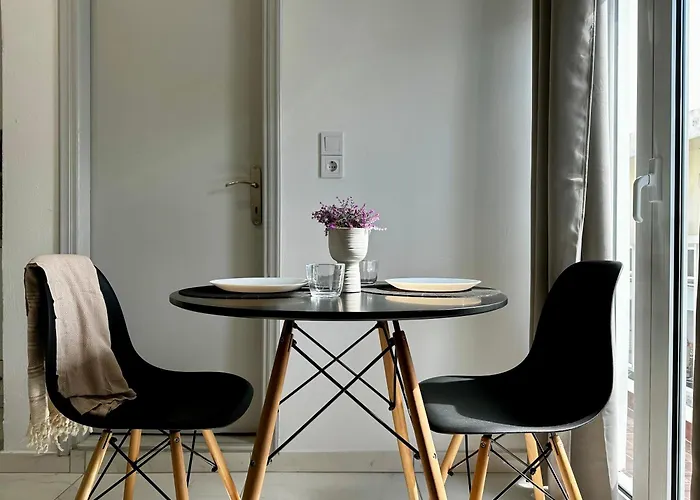 Cozy In Town, Close To The Sea - No 11